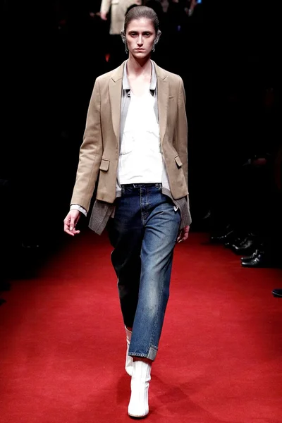 Look 3